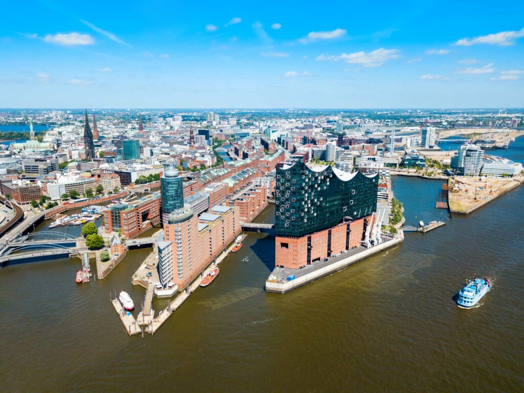 hafenrundfahrt-hamburg-elbphilharmonie-in-hamburg-barkassen-ehlers-hamburg-02