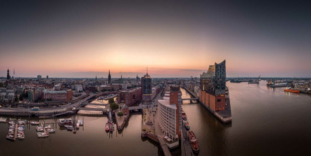 hafenrundfahrt-hamburg-elbphilharmonie-in-hamburg-barkassen-ehlers-hamburg-03