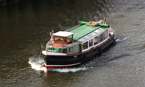 barkassenfahrt-hamburg-barkasse-uwe